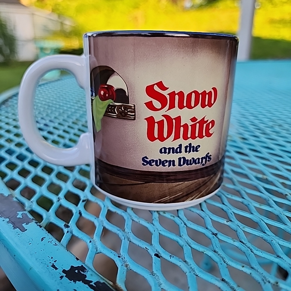 Disney Snow white and the seven dwarfs mug - Picture 4 of 7